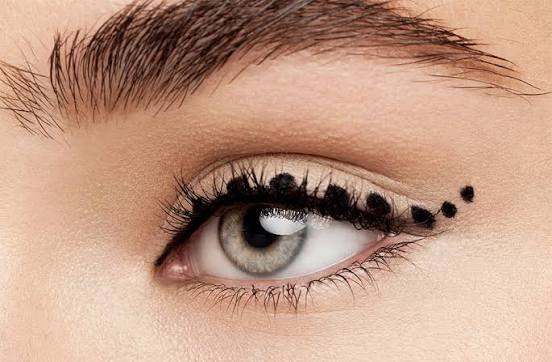 How to Apply Winged Eyeliner: A Step-by-Step Guide for Beginners